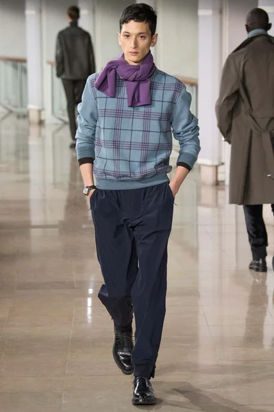 Look 25